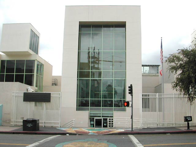 Фрэнк Гери (Frank Gehry): Frances Howard Goldwyn Hollywood Regional Library, Hollywood, California, USA, 1985